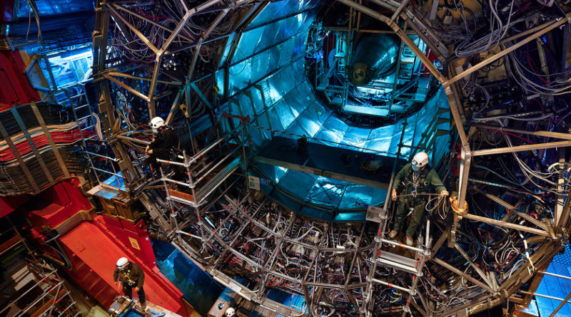 estas-son-las-tres-razones-por-las-que-el-astrofisico-martin-rees,-profesor-en-cambridge,-cree-que-el-cern-podria-destruir-la-tierra