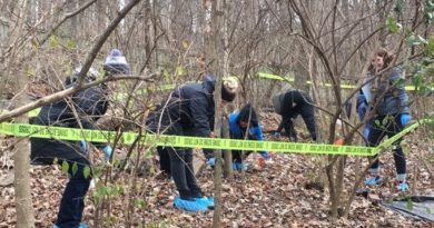 estos-cientificos-estan-enterrando-cadaveres-humanos-en-medio-del-bosque-para-ver-como-afecta-su-descomposicion-a-las-plantas-cercanas