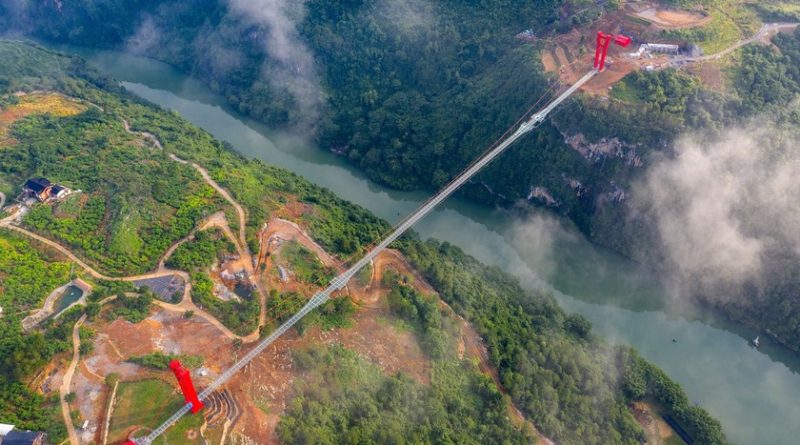 con-526-metros-de-longitud,-china-tiene-un-nuevo-record-del-puente-de-cristal-mas-largo-del-mundo
