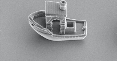 el-barco-mas-pequeno-del-mundo-tiene-un-tercio-del-grosor-de-un-cabello-humano:-impresion-3d-para-investigar-el-movimiento-de-los-microorganismos-en-el-agua