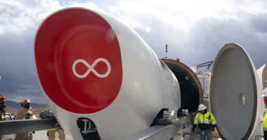 hyperloop-virgin-realiza-con-exito-su-primer-viaje-con-pasajeros:-un-importante-paso-en-el-desarrollo-del-“transporte-del-futuro”