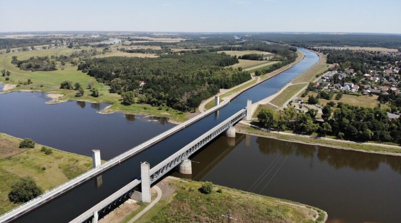 el-increible-puente-de-agua-de-magdeburgo:-con-918-metros-es-el-mas-grande-en-su-categoria-y-por-el-circulan-hasta-barcos
