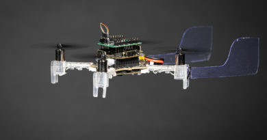 este-drone-tiene-el-olfato-de-una-polilla-para-guiarse,-literalmente-la-antena-de-una-polilla-viva-para-detectar-olores