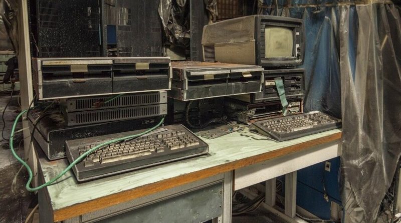 cientos-de-ordenadores-y-demas-tecnologia-sovietica-se-acumula-en-un-edificio-abandonado:-es-todo-un-“museo”-para-los-curiosos