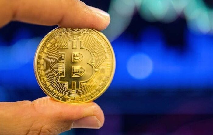 bitcoin-se-dispara:-llega-a-superar-los-28.000-dolares-y-la-industria-habla-de-valores-locos-para-2021