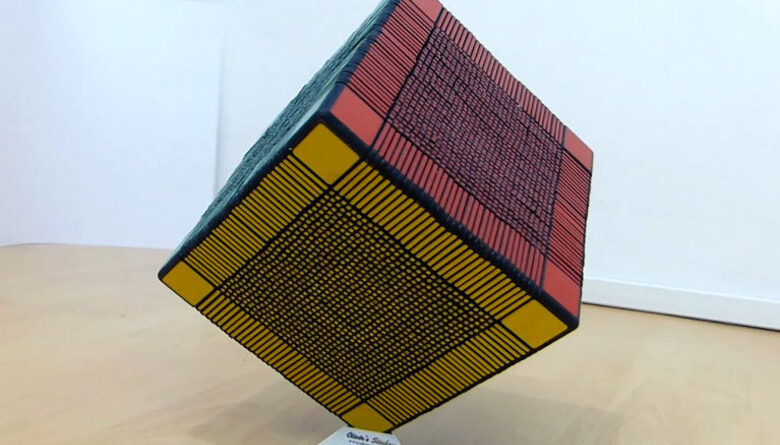 el-cubo-de-rubik-mas-dificil-del-mundo-pesa-mas-de-3-kg-y-tiene-6.153-partes-en-forma-de-delgadas-laminas-de-colores