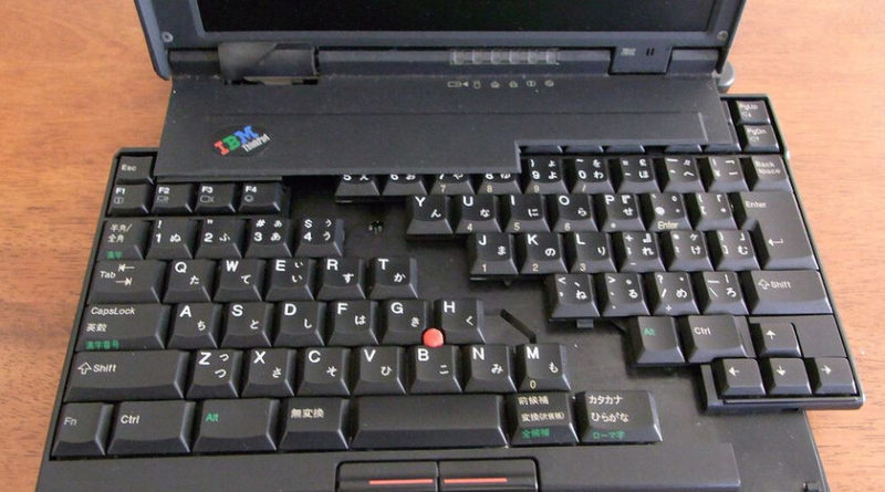 de-‘mision-imposible’-al-moma:-el-espectacular-teclado-desplegable-del-thinkpad-701-sigue-asombrando-25-anos-despues