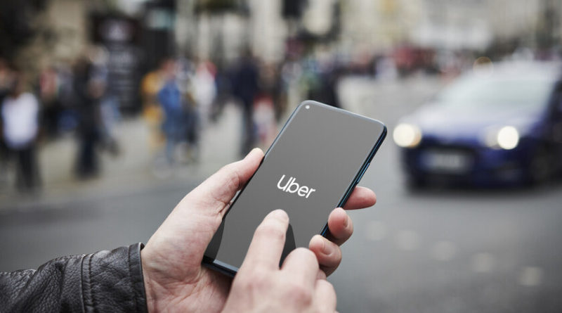 uber-confirma-que-vuelve-a-barcelona-con-350-taxistas-que-trabajaran-con-su-app:-el-sector-del-taxi-ya-amenaza-con-movilizaciones