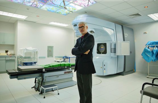 Equipo médico de avanzada tecnología en el Hospital Punta Paitilla